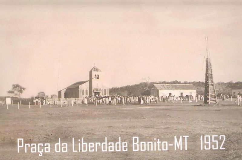 Foto de Bonito MS - Praça da Liberdade - 1952