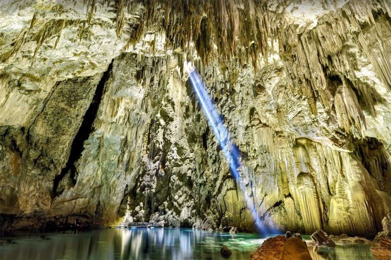 Descubra os mistrios do Abismo Anhumas em Bonito