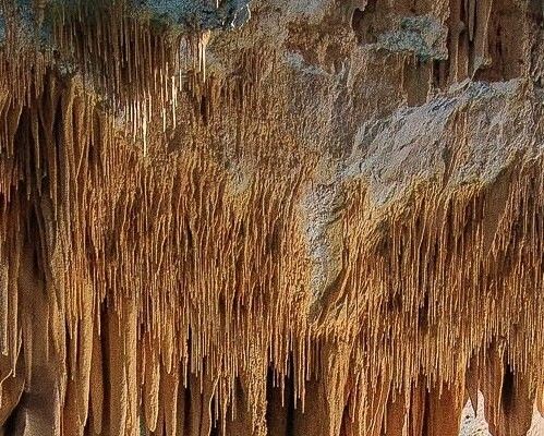 Onde ver estalactites e estalagmites em Bonito?