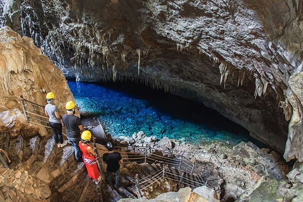 Gruta Lago Azul