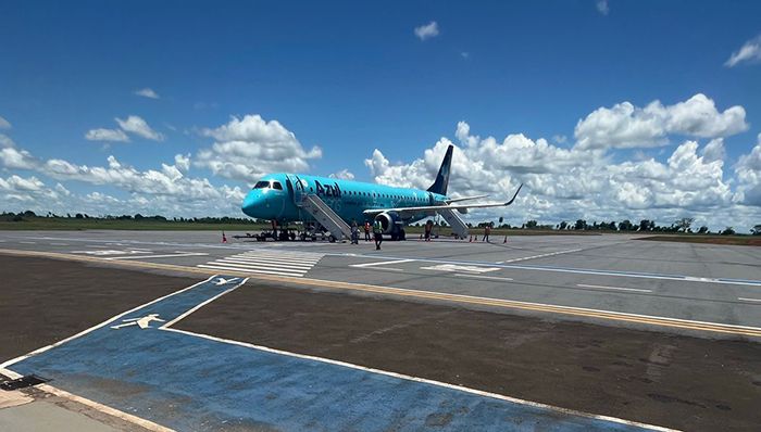Aeronave da Azul aguardando desembarque no Aeroporto de Bonito (MS)