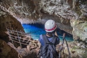 Por que no pode nadar na Gruta do Lago Azul?