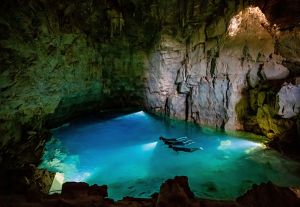 Flutuao Gruta do Mimoso